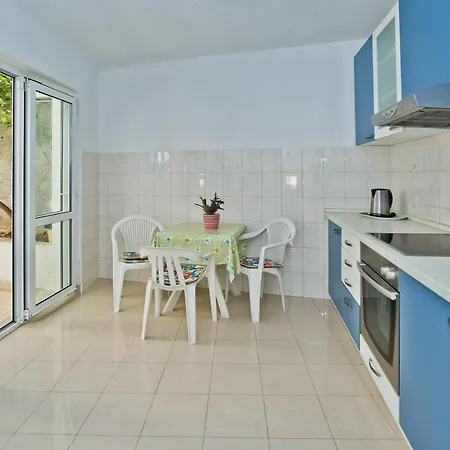 Lucija Apartment *