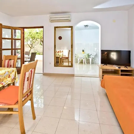Apartment Lucija