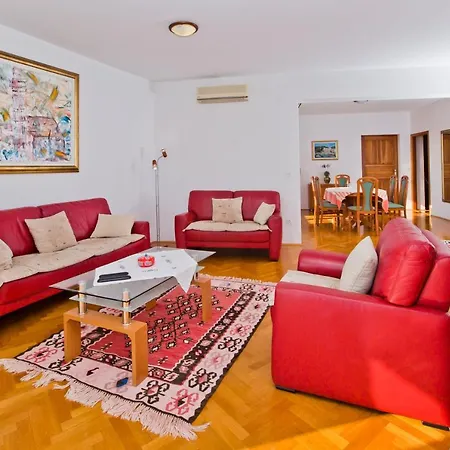 Apartment Lucija