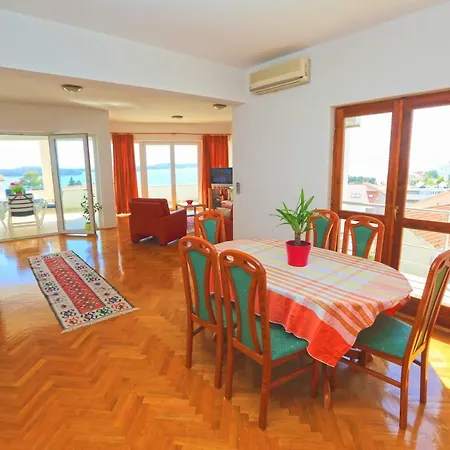 Lucija Apartment *